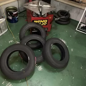 タイヤ交換・スパシャン洗車　入庫のサムネイル