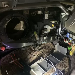 100系ハイエース　エバポレーター洗浄のサムネイル